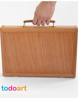 Empty painting briefcase with magnetic closure